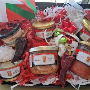 Corbeille cadeau garnie