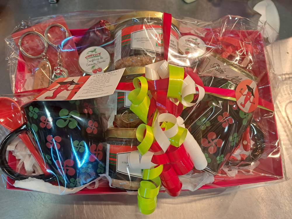 Corbeille cadeau garnie